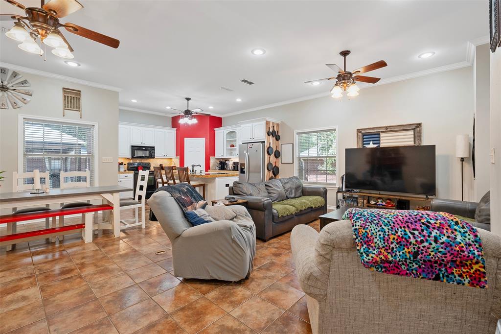 405 Husky Drive, Lindale, TX 75771