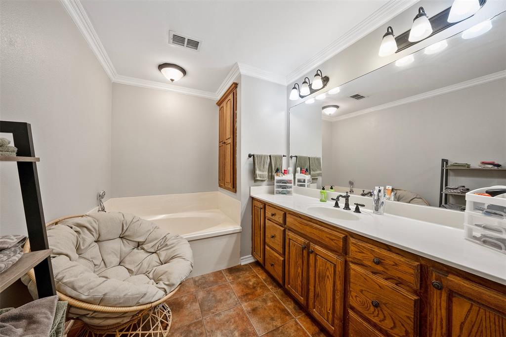 405 Husky Drive, Lindale, TX 75771