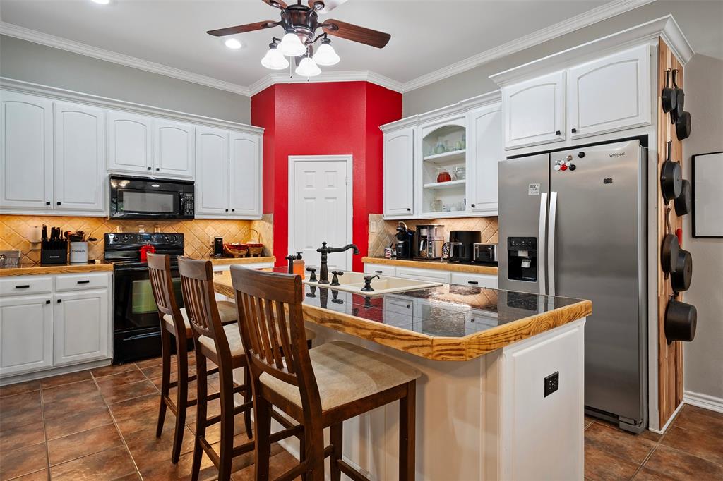 405 Husky Drive, Lindale, TX 75771