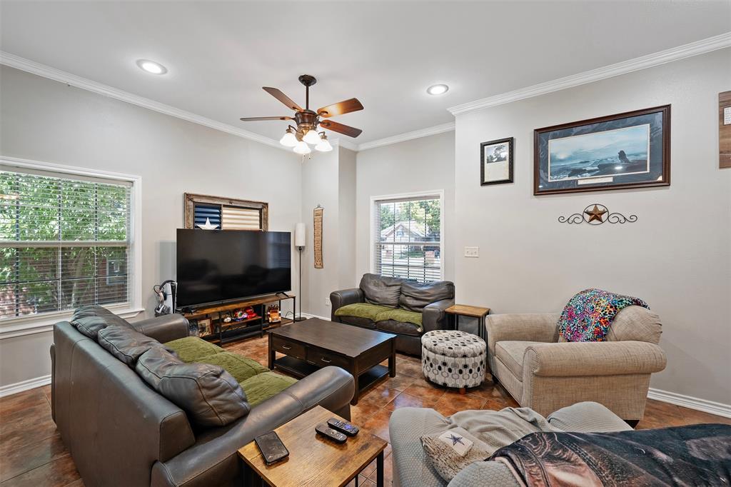 405 Husky Drive, Lindale, TX 75771