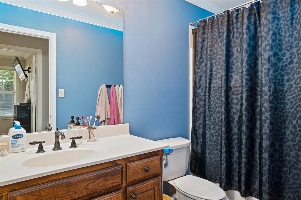 405 Husky Drive, Lindale, TX 75771