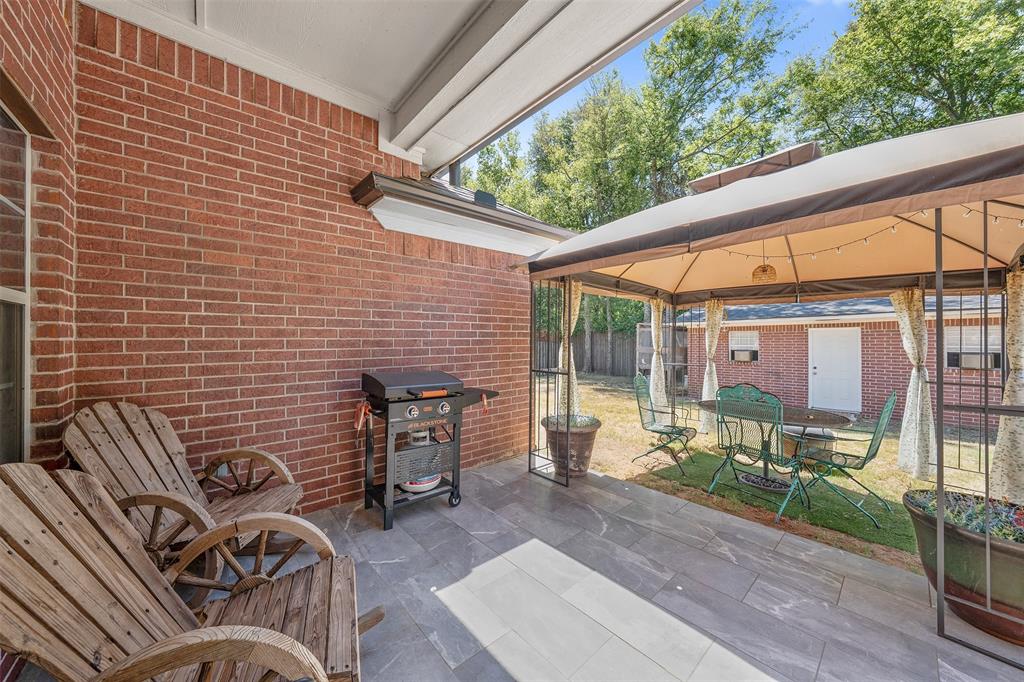 405 Husky Drive, Lindale, TX 75771