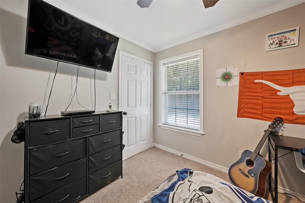 405 Husky Drive, Lindale, TX 75771