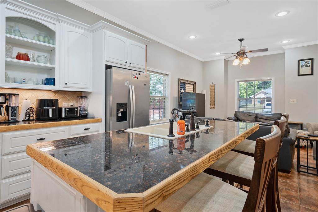 405 Husky Drive, Lindale, TX 75771