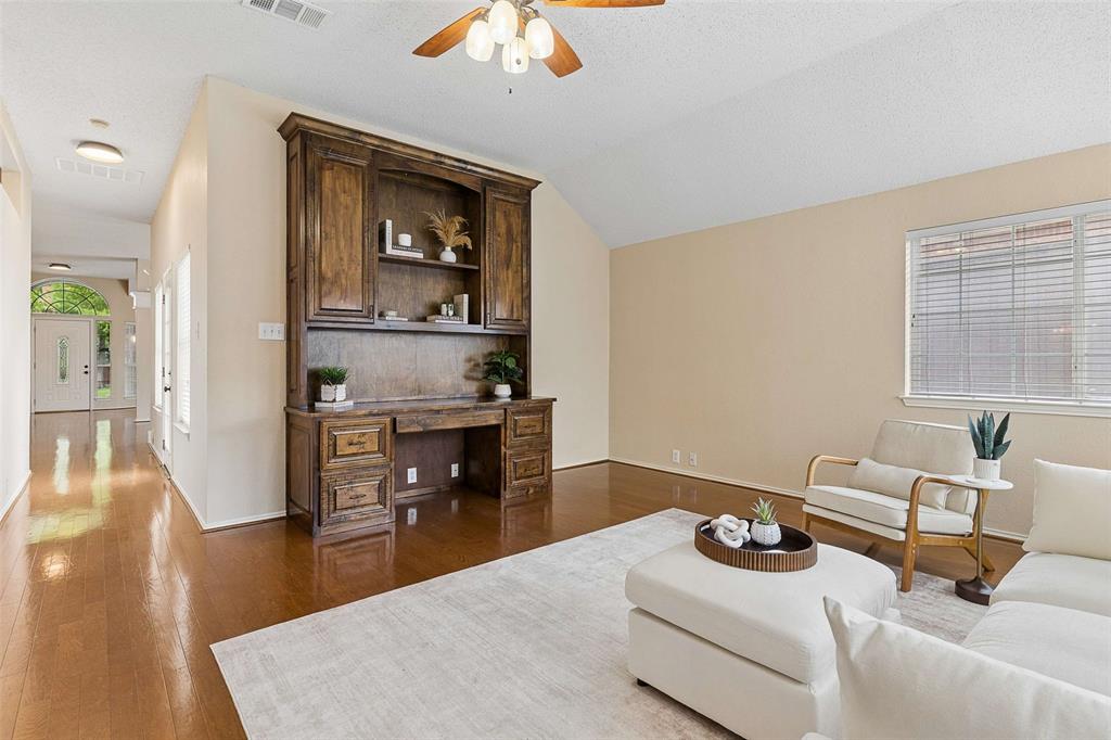 2104 Gent Drive, Plano, TX 75025 2104 Gent Drive, Plano, TX 75025