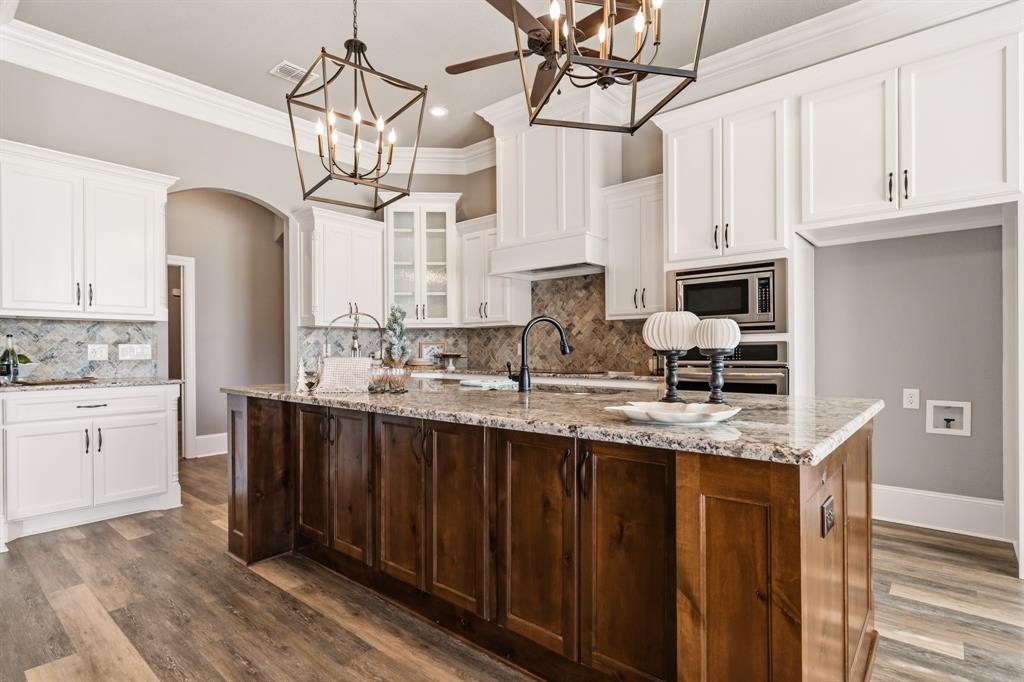 616 Hunton Lane, Robinson, TX 76706