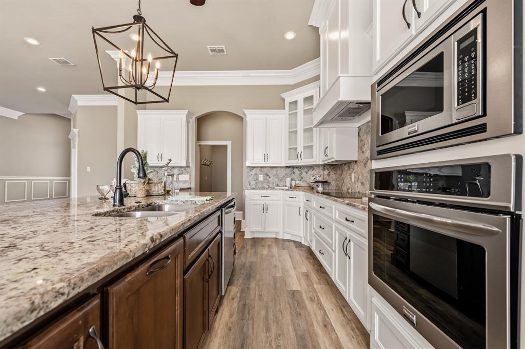 616 Hunton Lane, Robinson, TX 76706