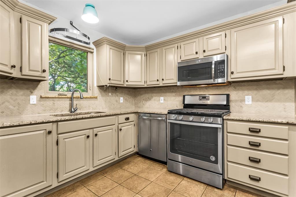 924 Sylvania Drive, Dallas, TX 75218