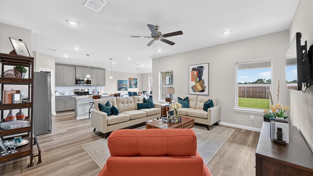 1430 CANTERBURY Trail, DeSoto, TX 75115