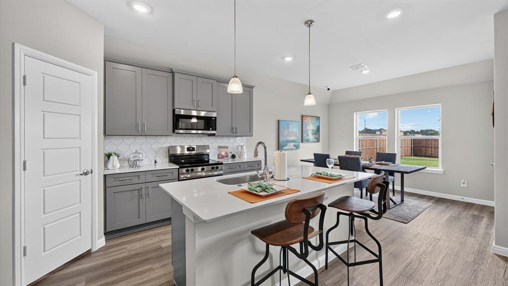 1430 CANTERBURY Trail, DeSoto, TX 75115