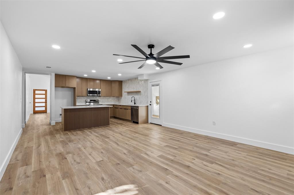 717 Bluebonnet Drive, Grand Prairie, TX 75052
