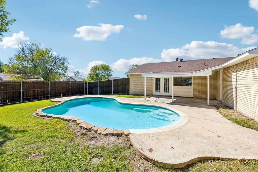 1902 Edna Smith Drive, Garland, TX 75040