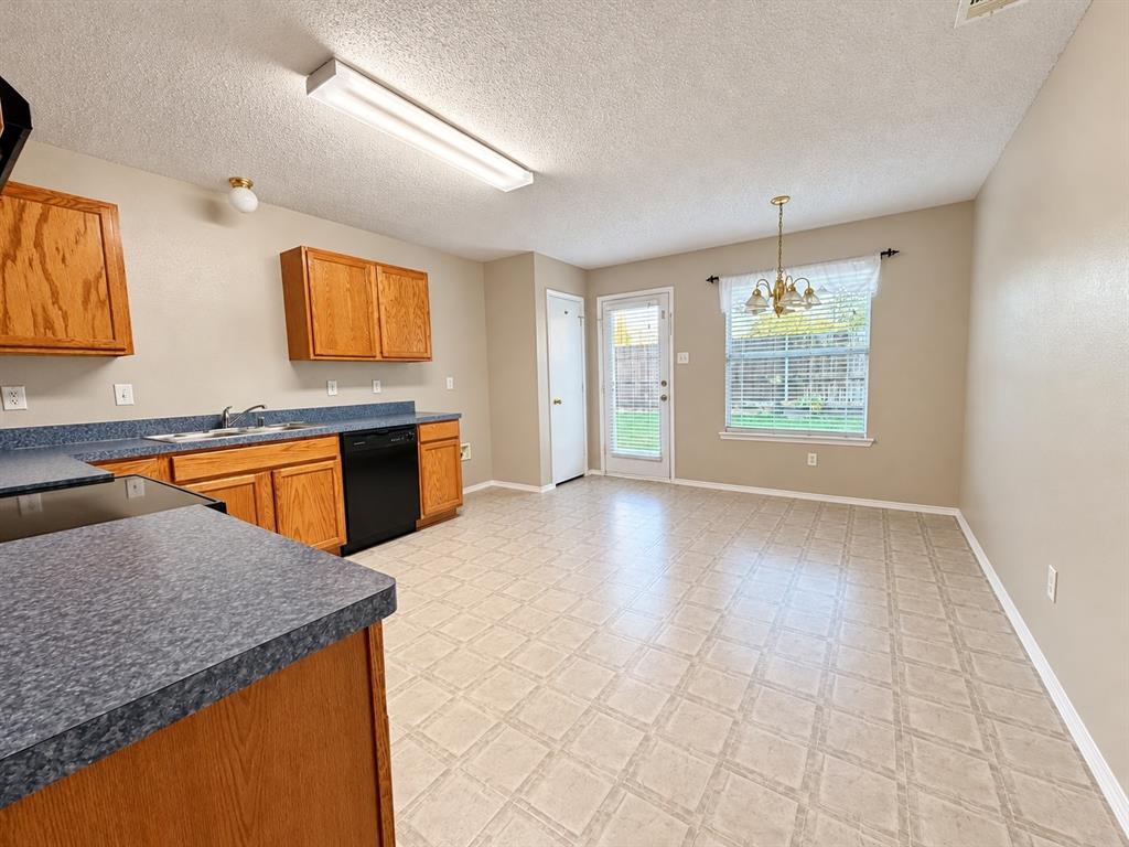 3308 Knoll Trail, Balch Springs, TX 75180