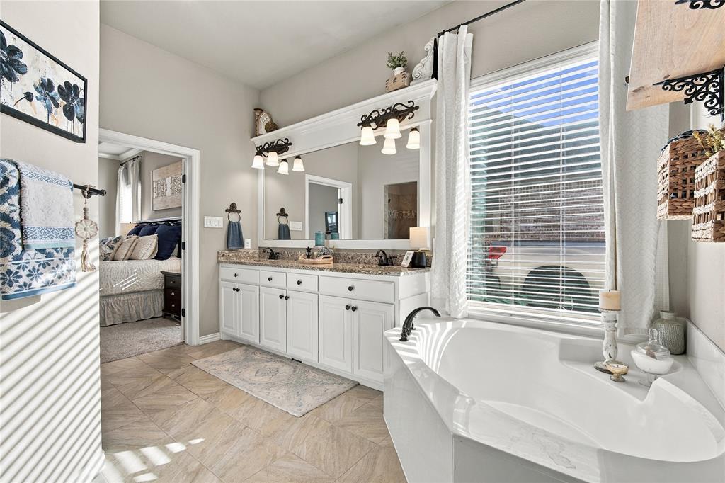 105 Piper Parkway, Waxahachie, TX 75165