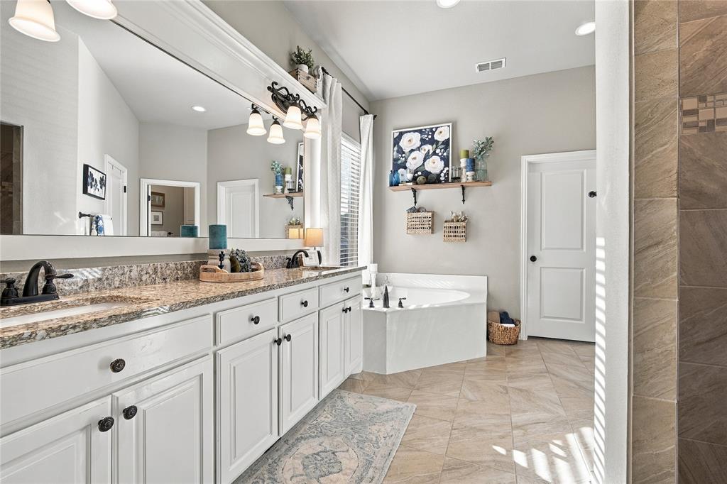 105 Piper Parkway, Waxahachie, TX 75165