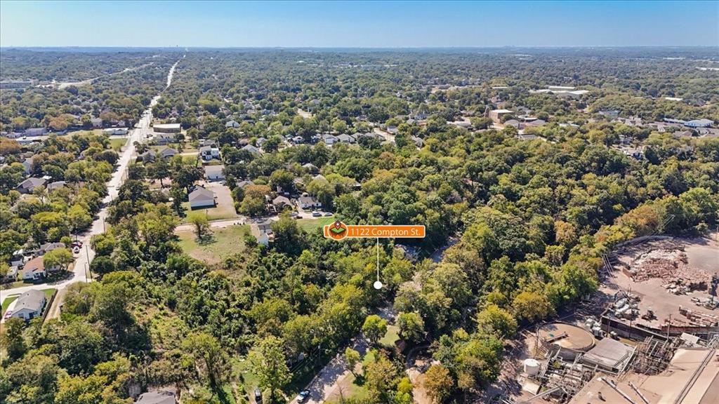 Aerial perspective showcasing a parcel characterized by dense, mature tree coverage and established vegetation Aerial perspective showcasing a parcel characterized by dense, mature tree coverage and established vegetation
