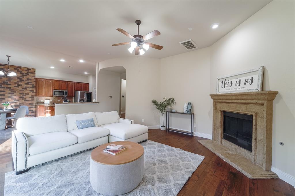 924 Brentwood Drive, Murphy, TX 75094