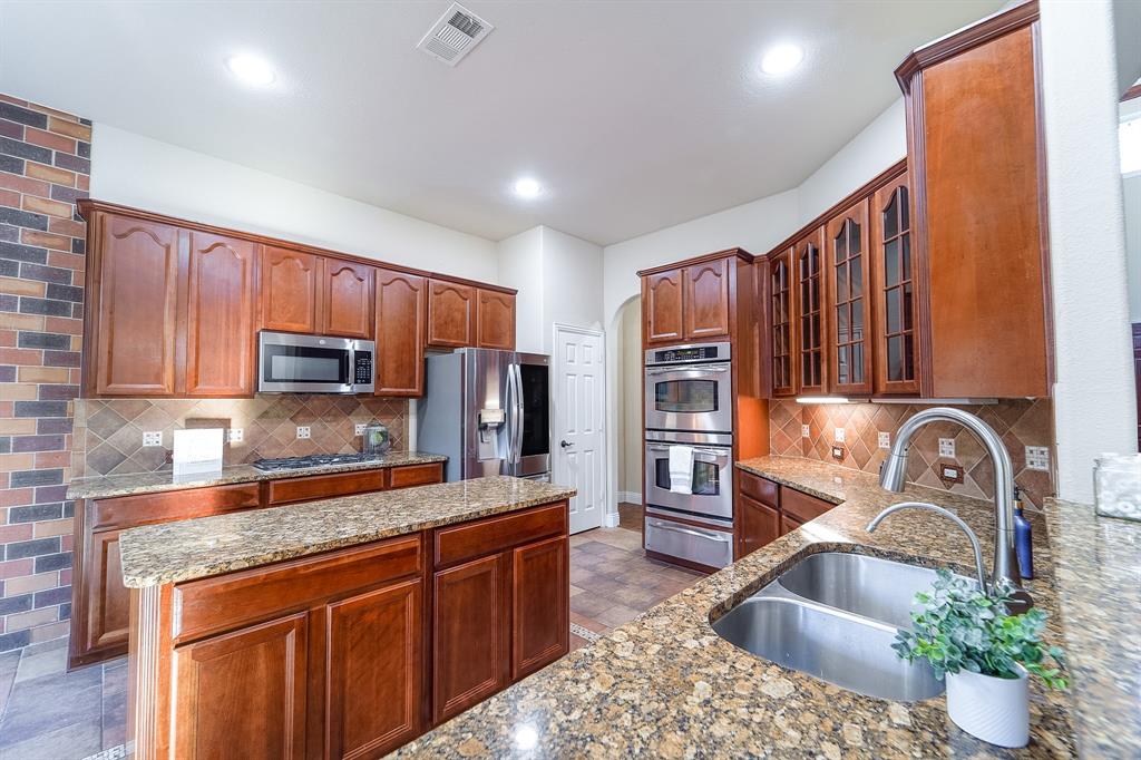 924 Brentwood Drive, Murphy, TX 75094