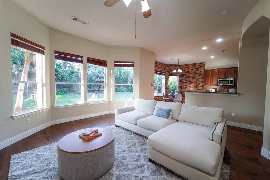 924 Brentwood Drive, Murphy, TX 75094
