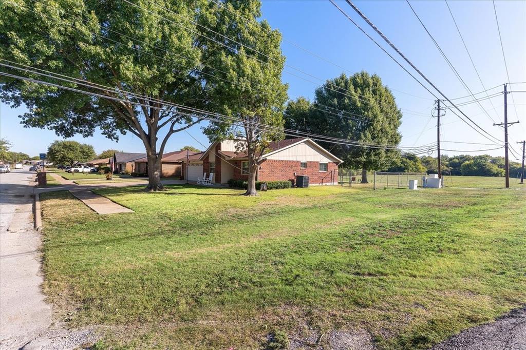 2702 Pebble Beach Drive, Lancaster, TX 75134