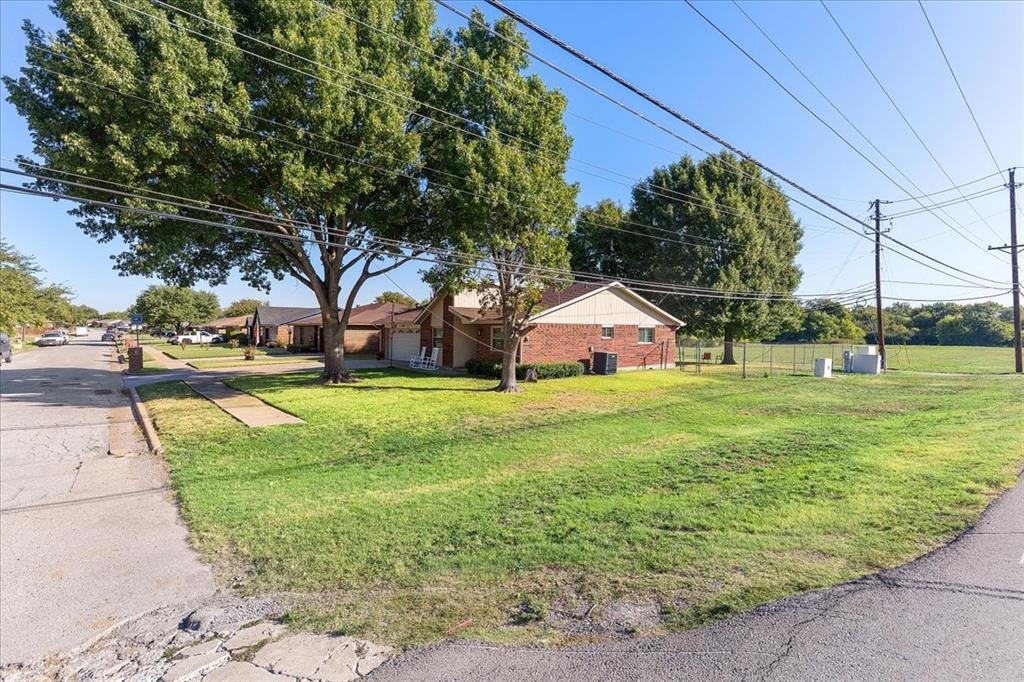 2702 Pebble Beach Drive, Lancaster, TX 75134