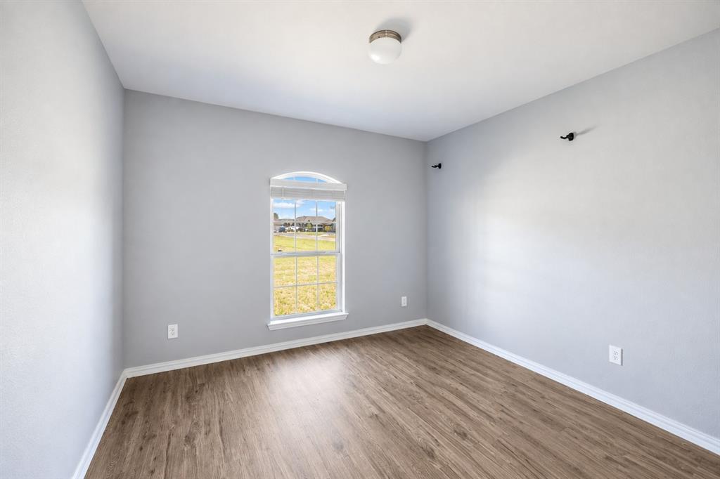 146 Lawndale Lane, Mabank, TX 75147