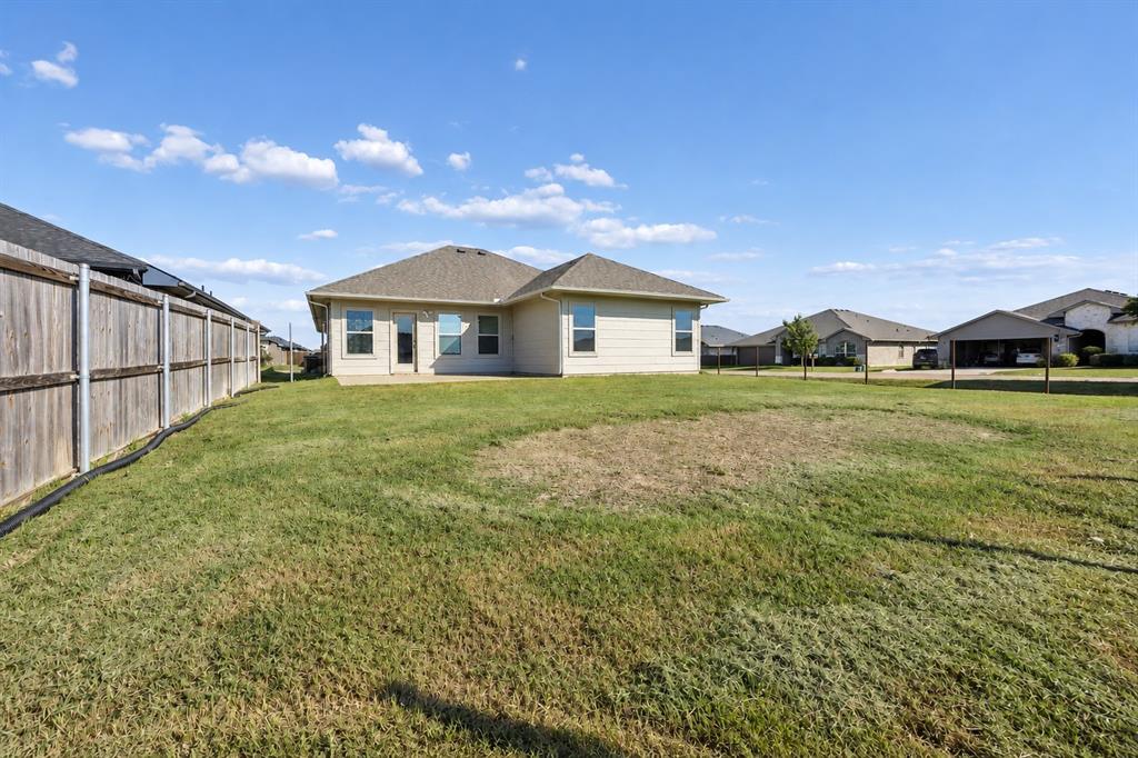 146 Lawndale Lane, Mabank, TX 75147