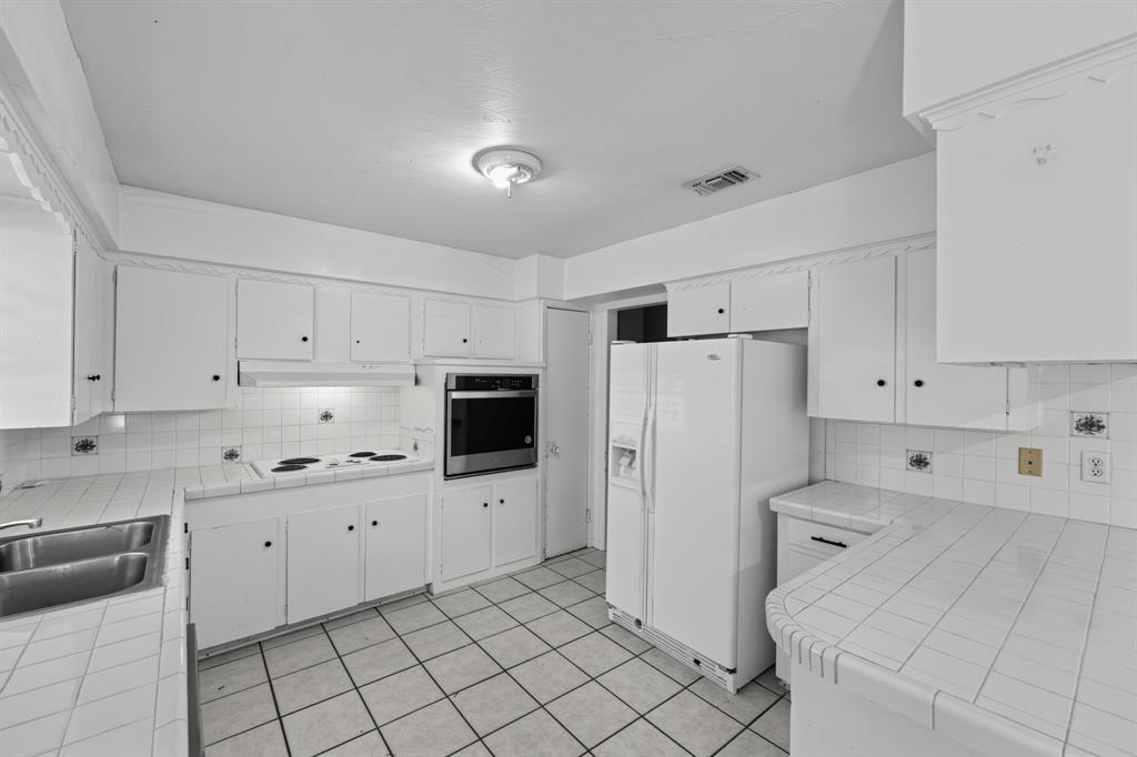 2910 Grove Street, Irving, TX 75060