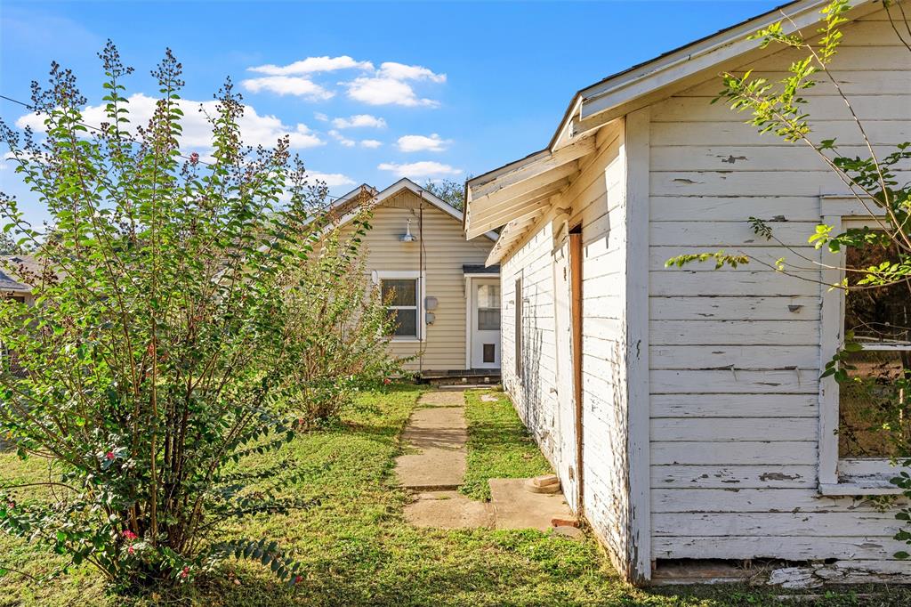302 W Elm Street, West, TX 76691