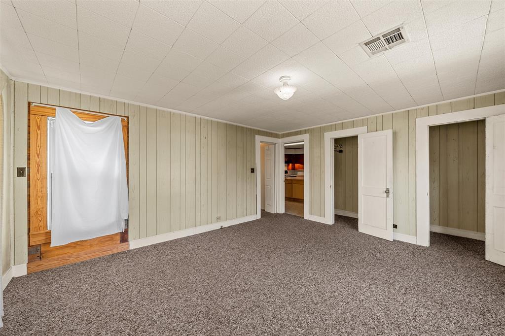 302 W Elm Street, West, TX 76691