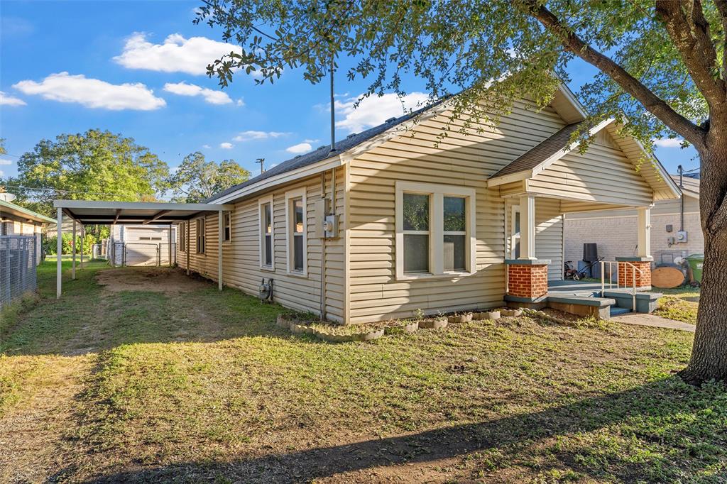 302 W Elm Street, West, TX 76691