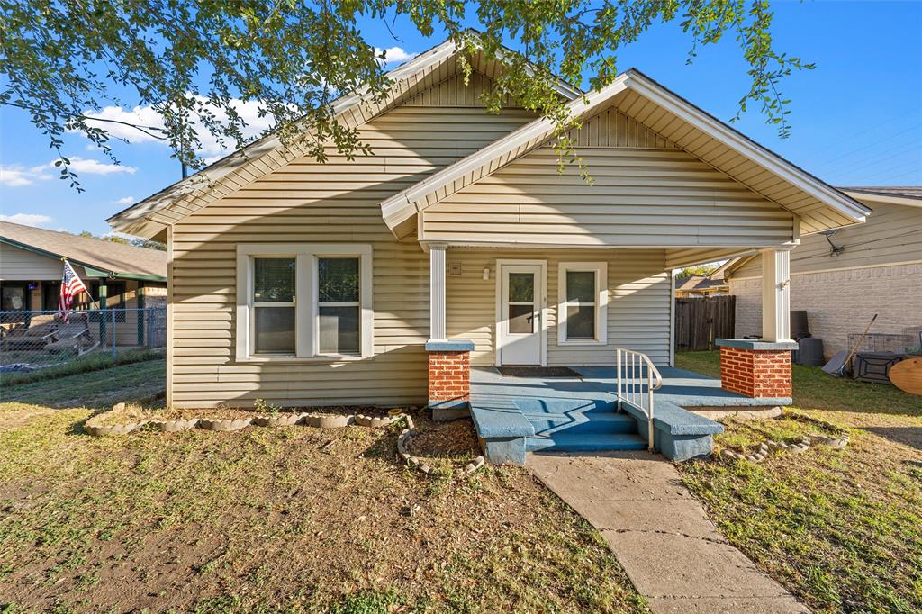 302 W Elm Street, West, TX 76691