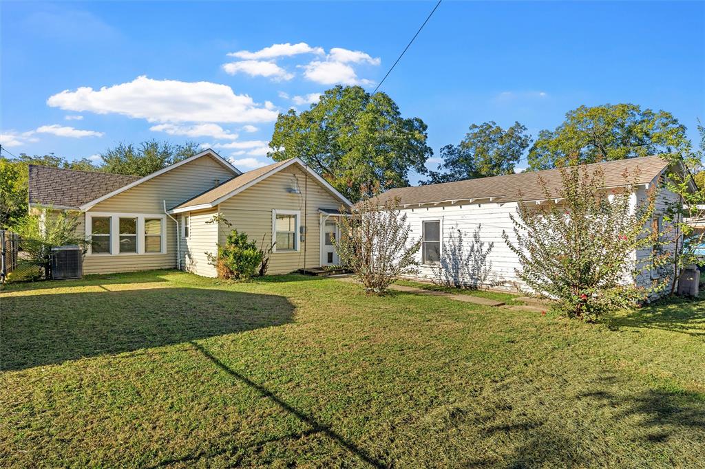 302 W Elm Street, West, TX 76691