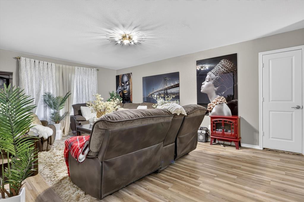 2325 Redwood Drive, Lancaster, TX 75134