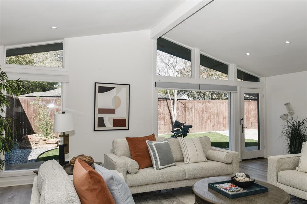 The large clerestory windows sharing great views The large clerestory windows sharing great views