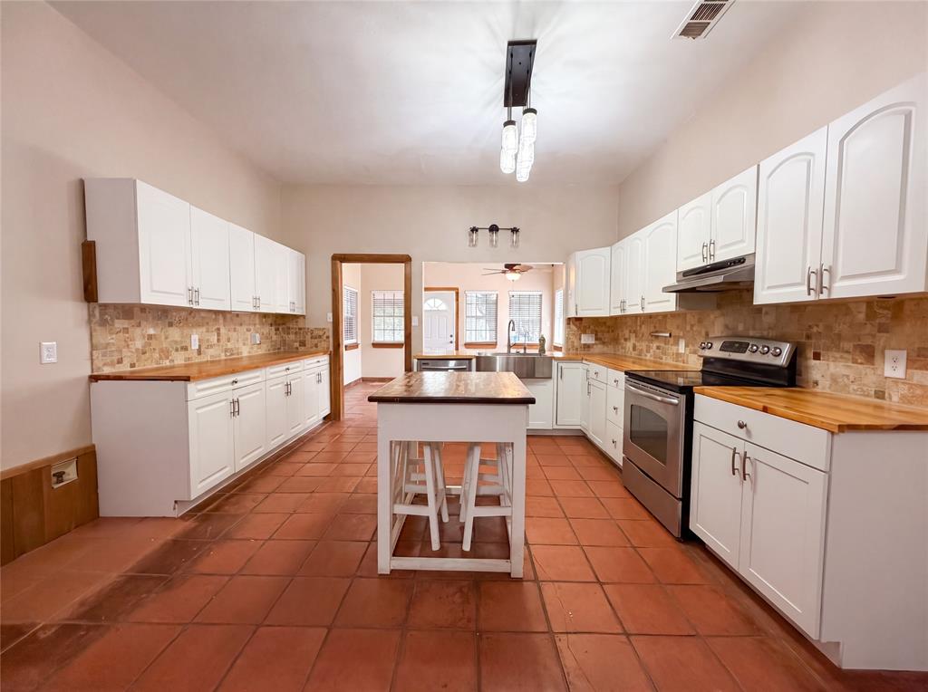 2603 Pecan Valley Drive, Granbury, TX 76048