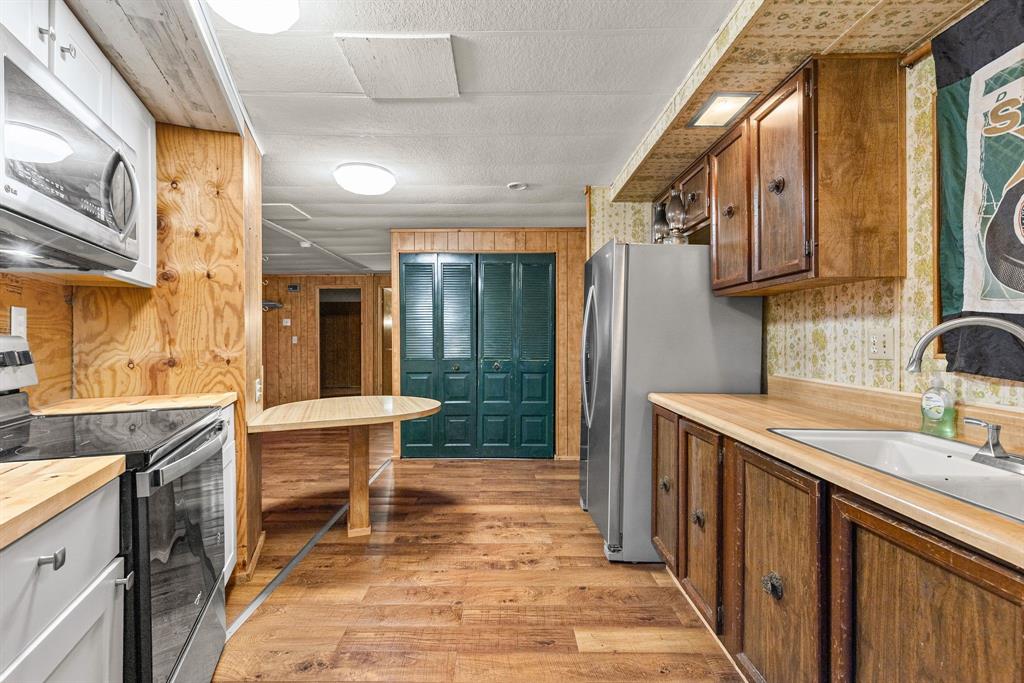 10830 Paradise Lane, Wills Point, TX 75169