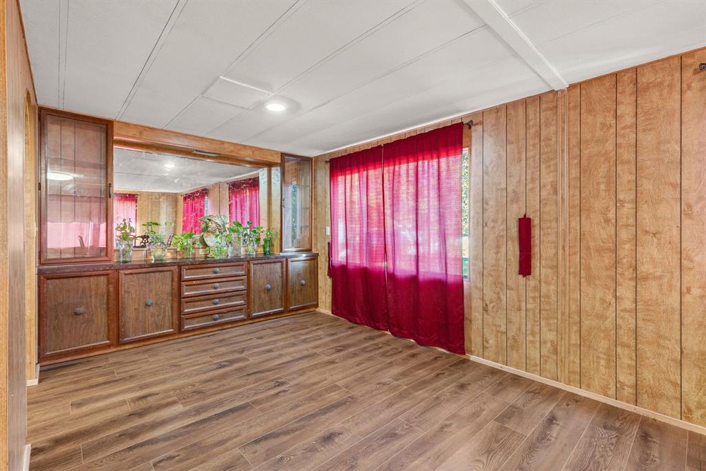 10830 Paradise Lane, Wills Point, TX 75169