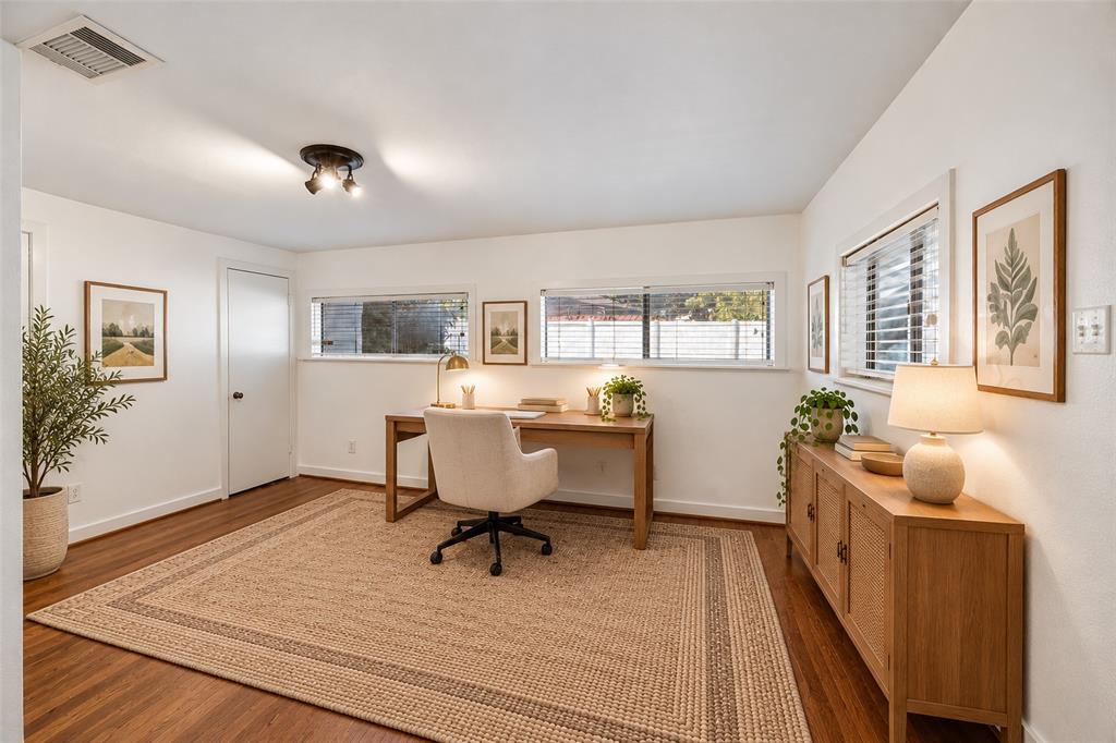 Separate Entry and En-Suite Bath- Virtually Staged