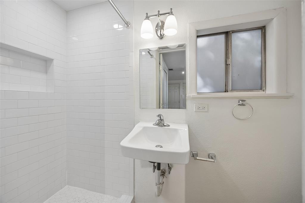 3rd Bedroom En Suite Walk-in Shower