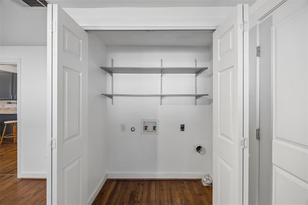 Side By Side Utility in Rear Bedroom