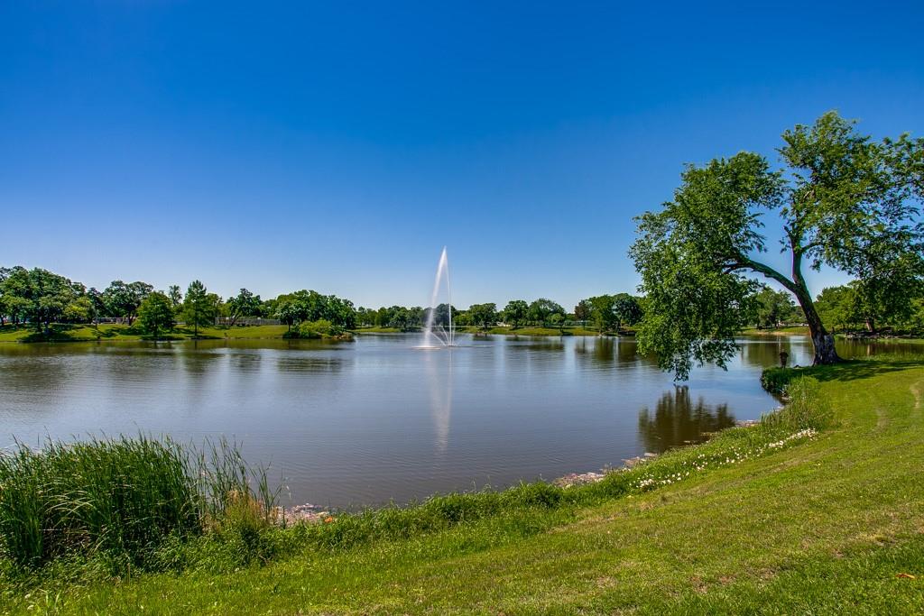 Walkable to Lake Cliff Park