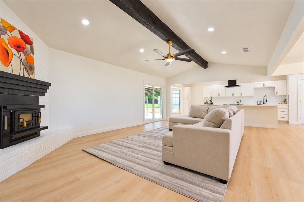 107 Locust Drive, Oak Leaf, TX 75154 107 Locust Drive, Oak Leaf, TX 75154
