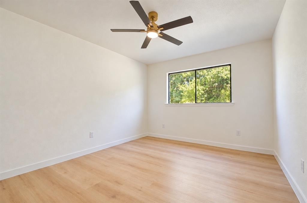 107 Locust Drive, Oak Leaf, TX 75154 107 Locust Drive, Oak Leaf, TX 75154