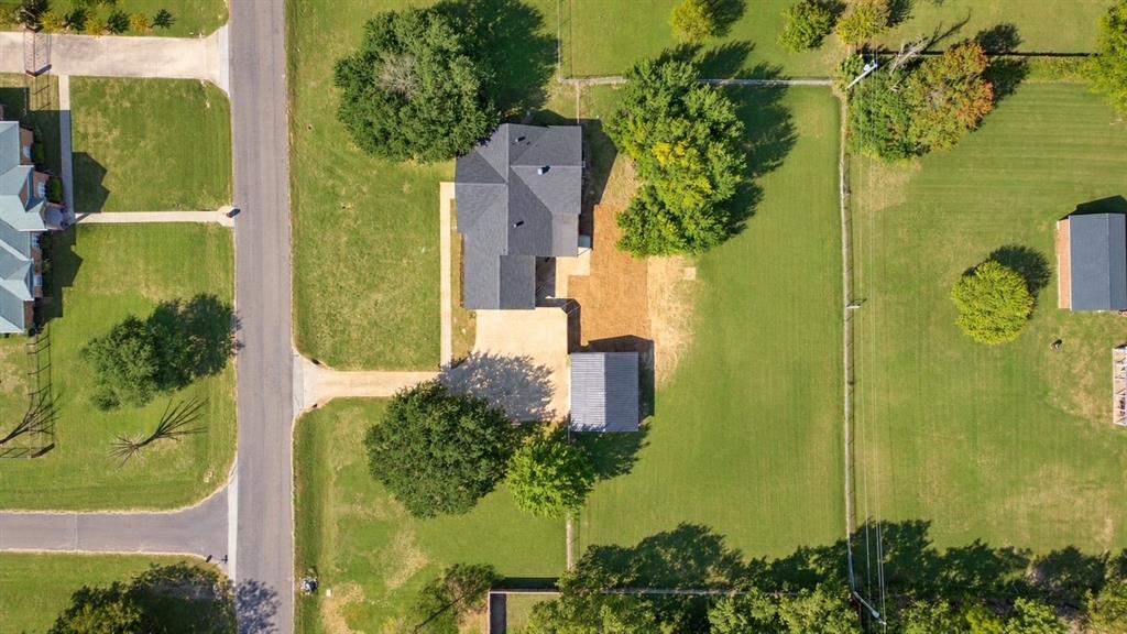 107 Locust Drive, Oak Leaf, TX 75154