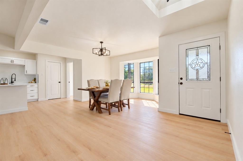 107 Locust Drive, Oak Leaf, TX 75154