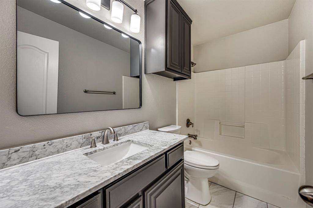 713 Escapade Court, Midlothian, TX 76065
