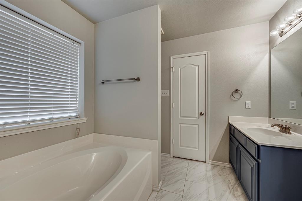 713 Escapade Court, Midlothian, TX 76065