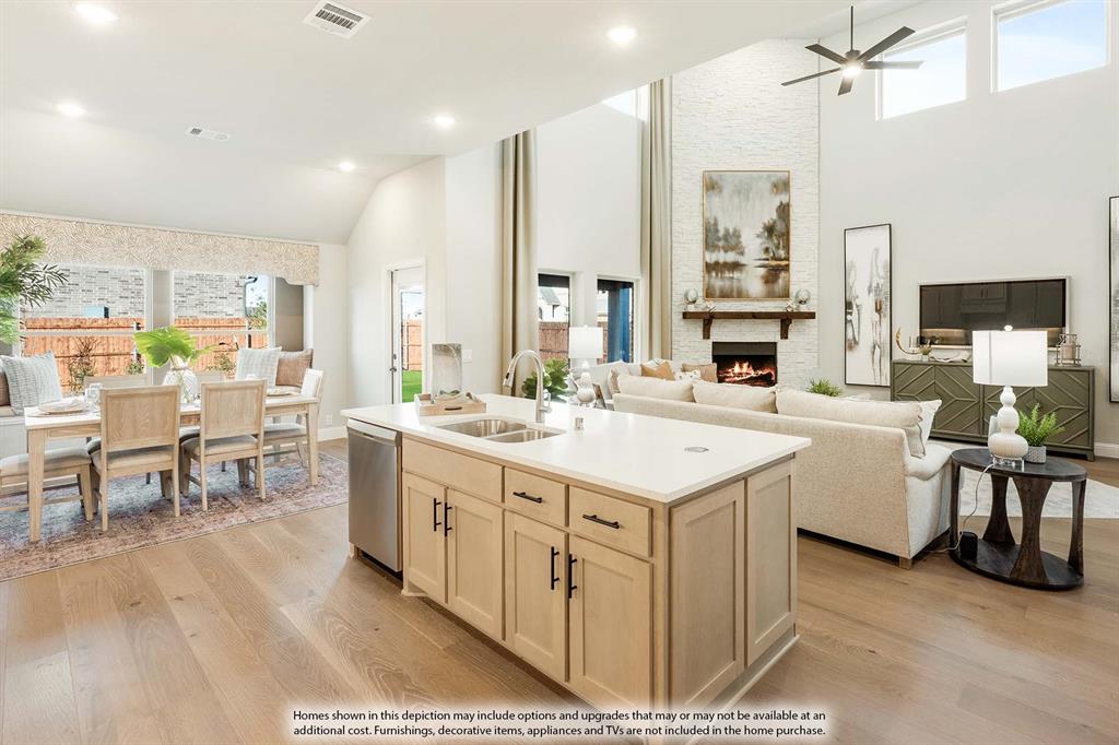 903 Lasalle Drive, Red Oak, TX 75154