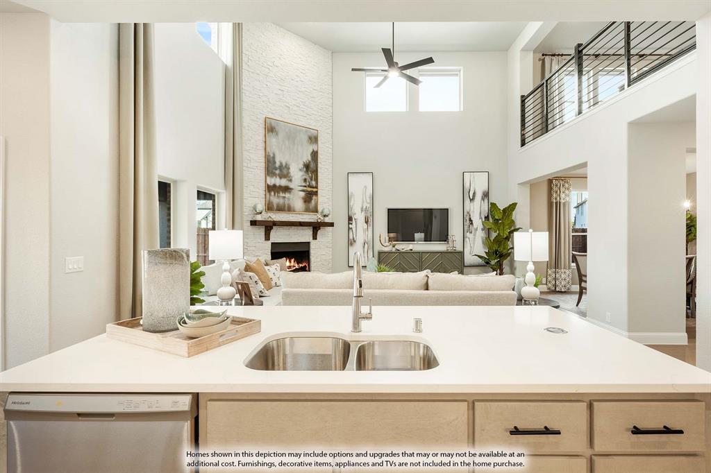 903 Lasalle Drive, Red Oak, TX 75154